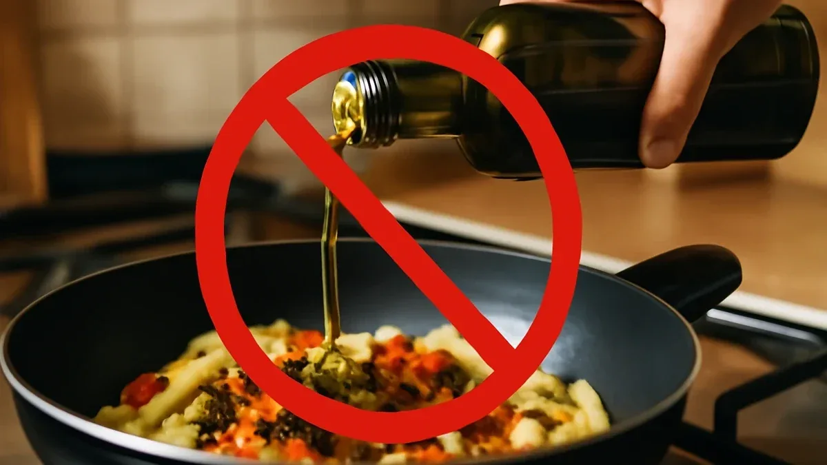 Padella troppo piena: perché gli ingredienti non rosolano e come rimediare